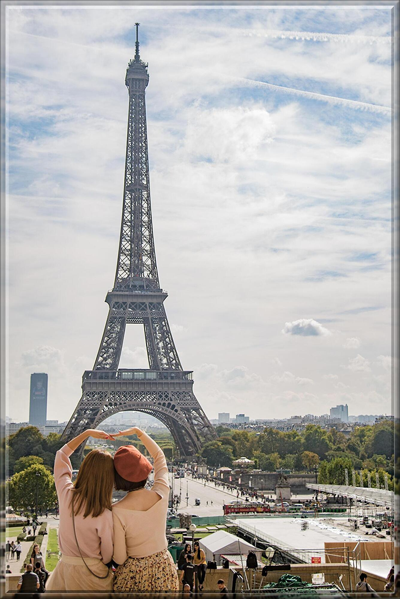 eiffel-2789943.jpg