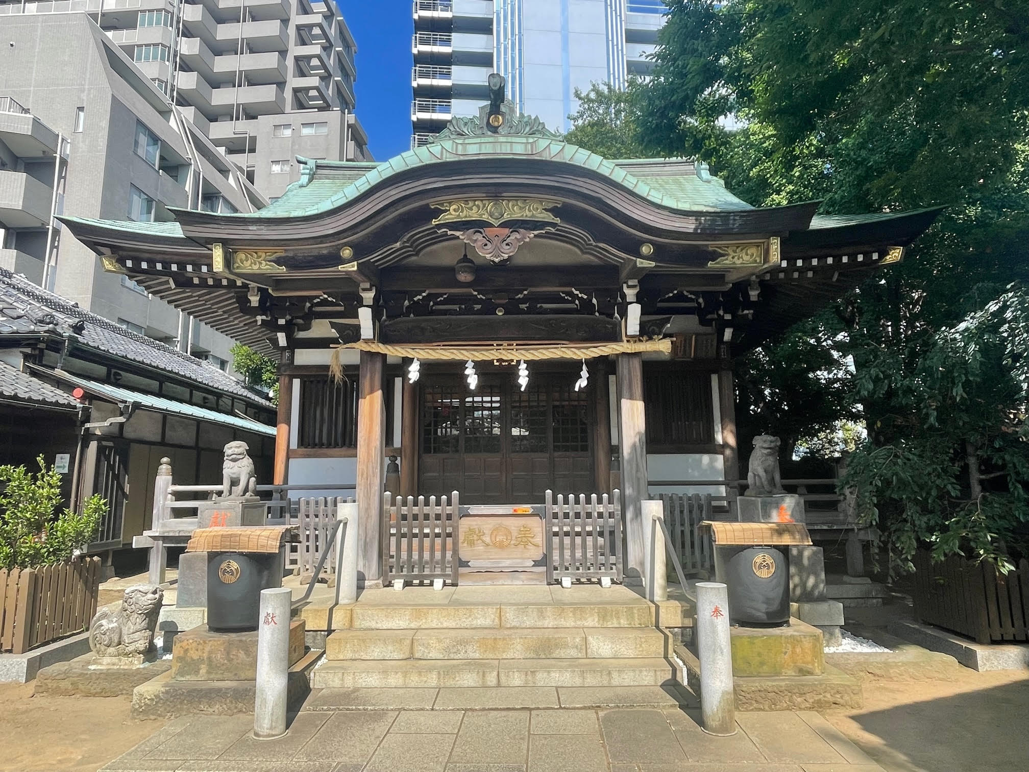 綾瀬稲荷神社.jpg