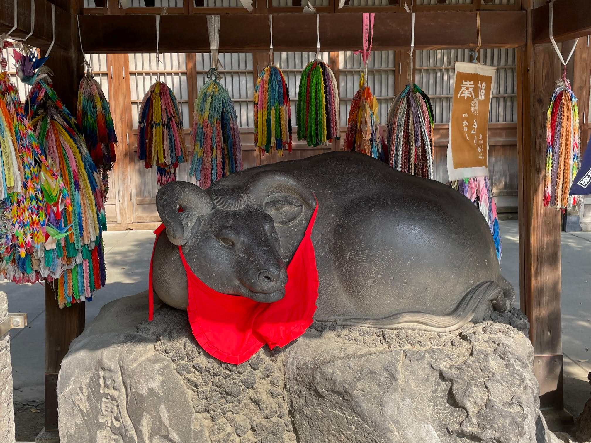 牛嶋神社（撫で牛）.jpg