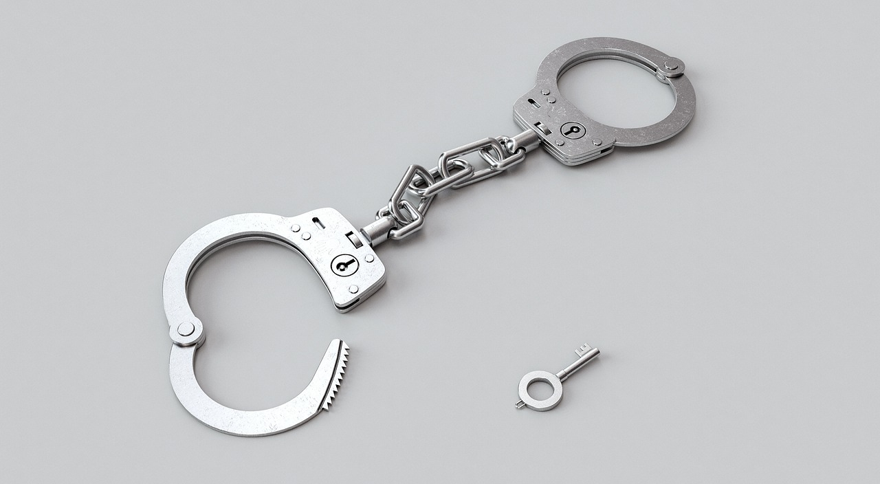 handcuffs-3655291_1280.jpg