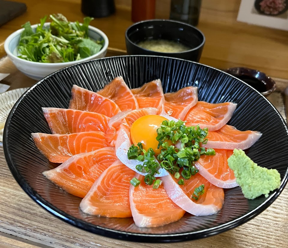 他人丼　正面から撮影.jpg