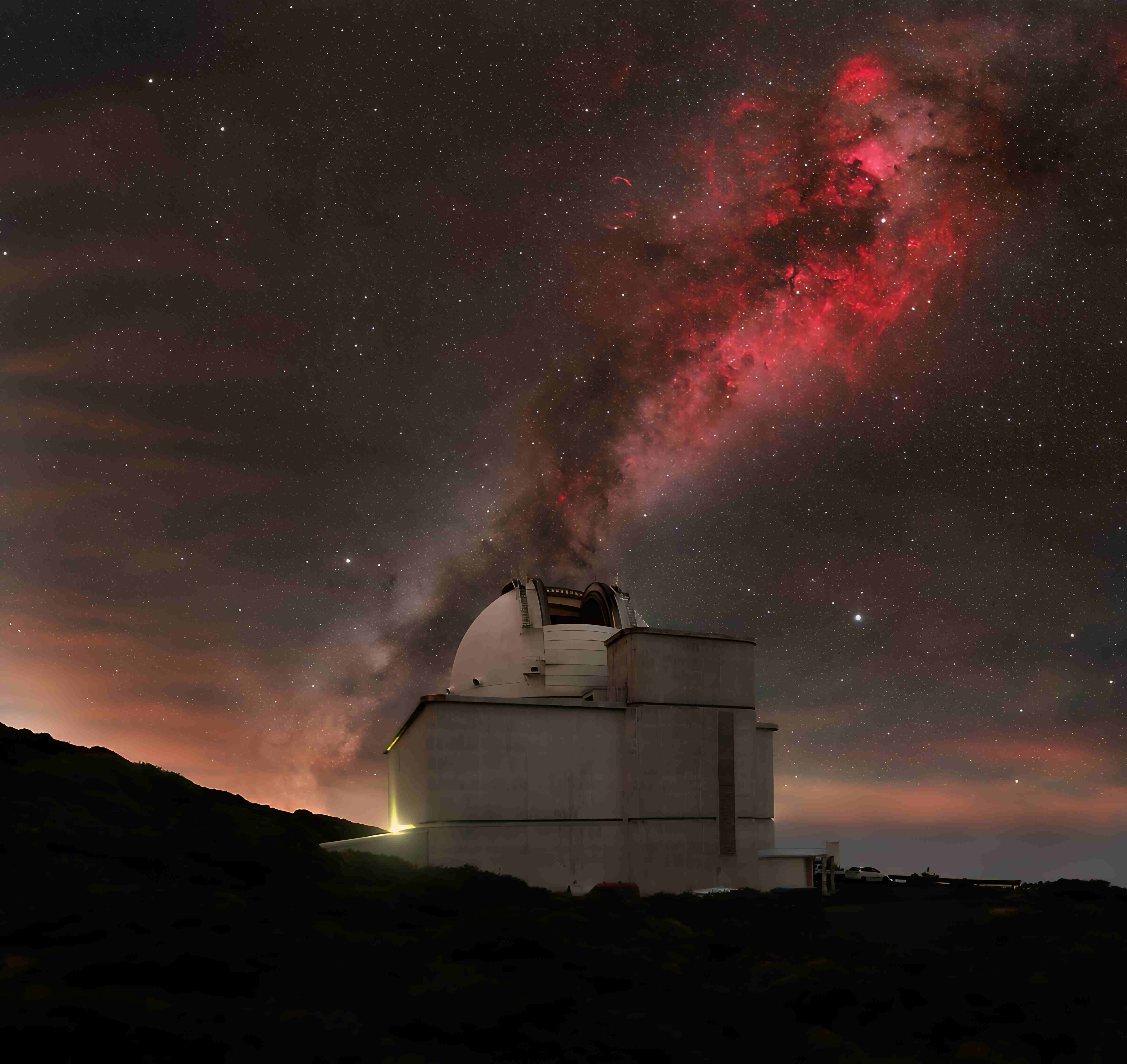 Observations at Night © Jakob Sahner - Astronomy Photographer of the Year 2024 People and Space_moreDetail_x4_4800x4528_2pass_moreDetail.jpeg
