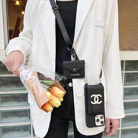 140319-iphone16-pro-chanel-case.jpg