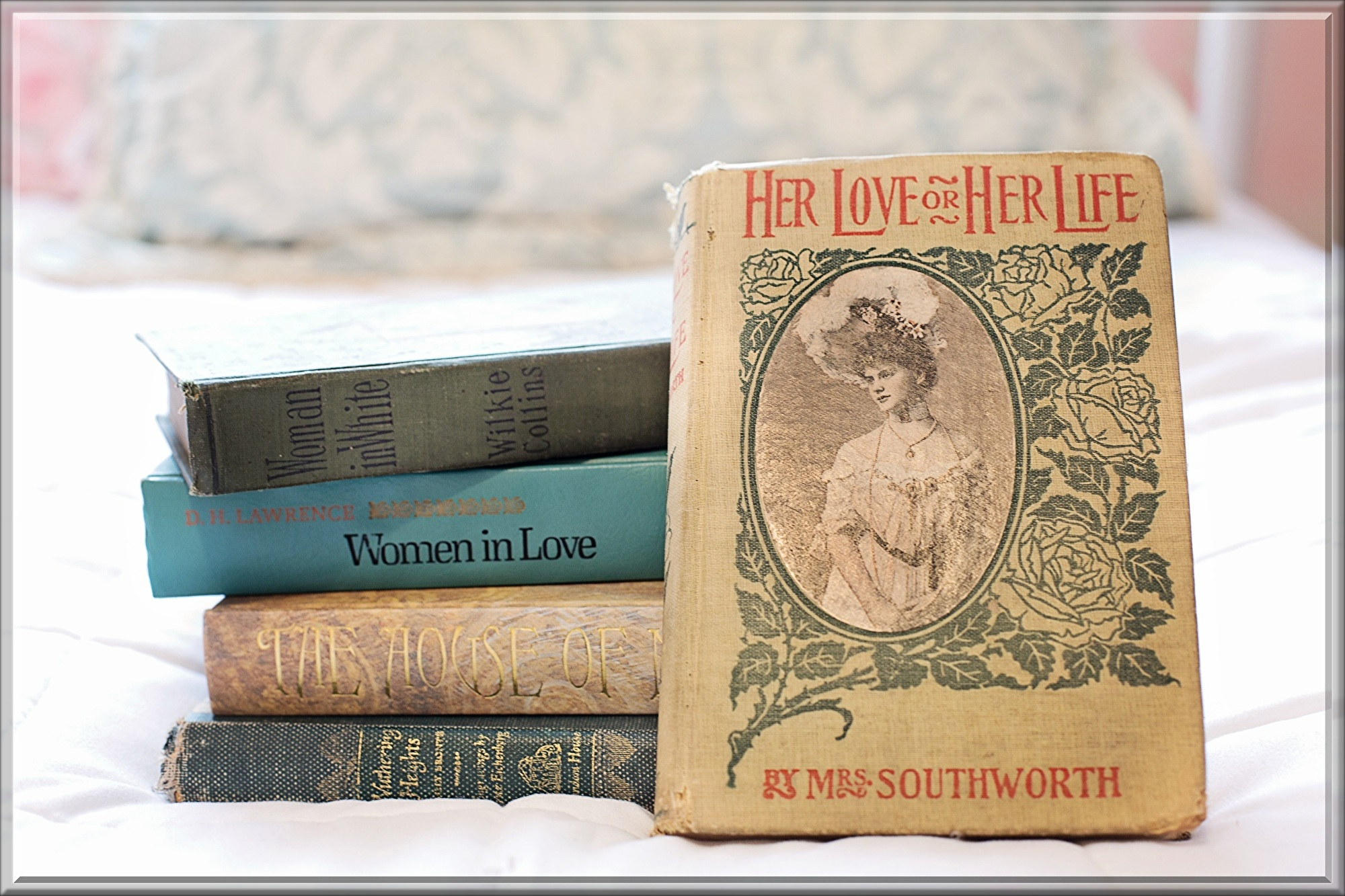 stack-of-books-4020026.jpg