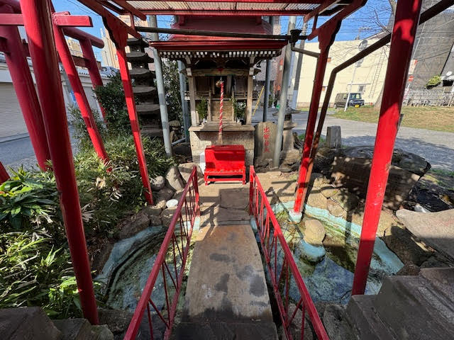 弁天社・社殿.jpg