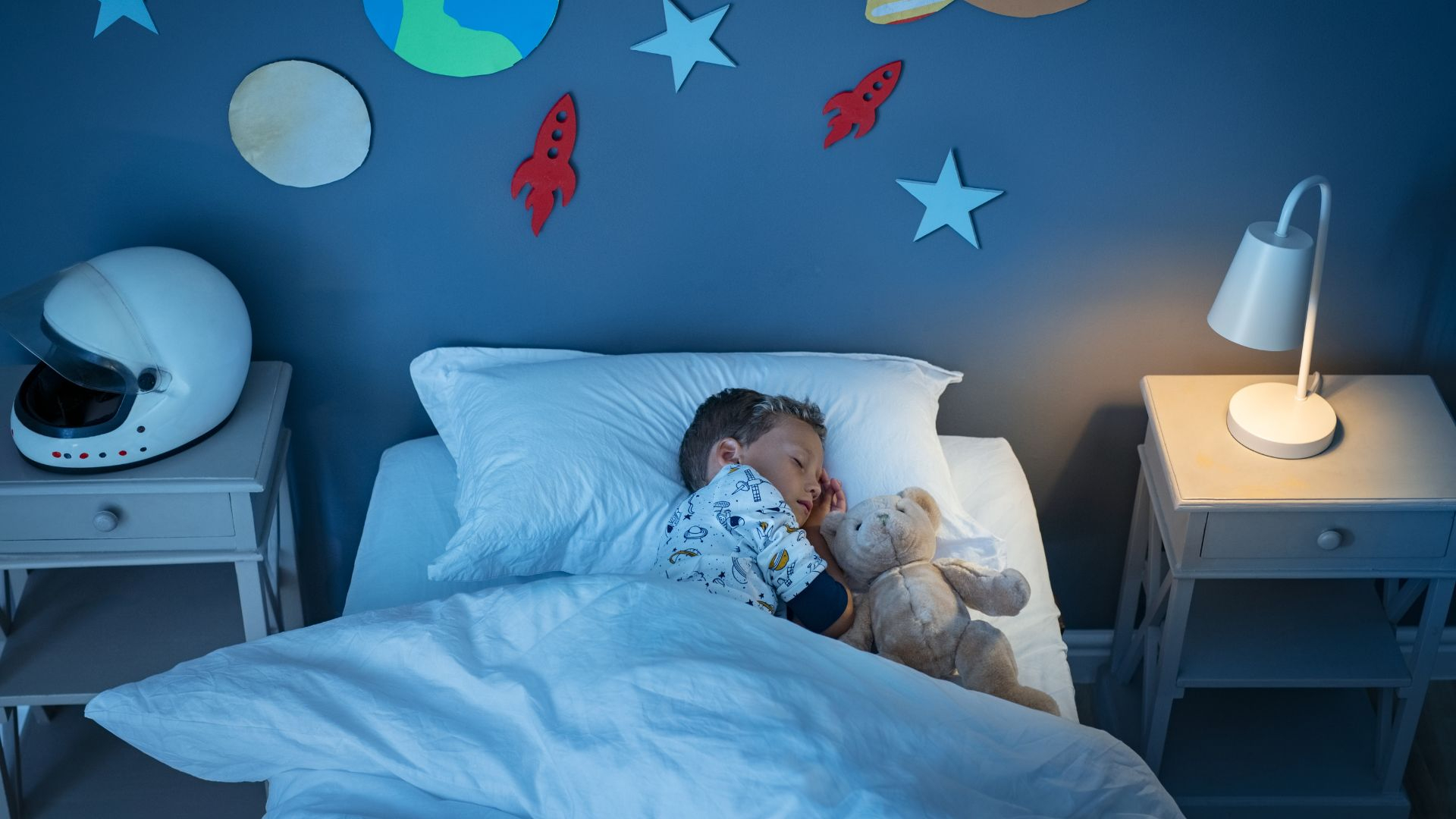 黄色と白 写真 マーケティング企画書 プレゼンテーション (15).jpg