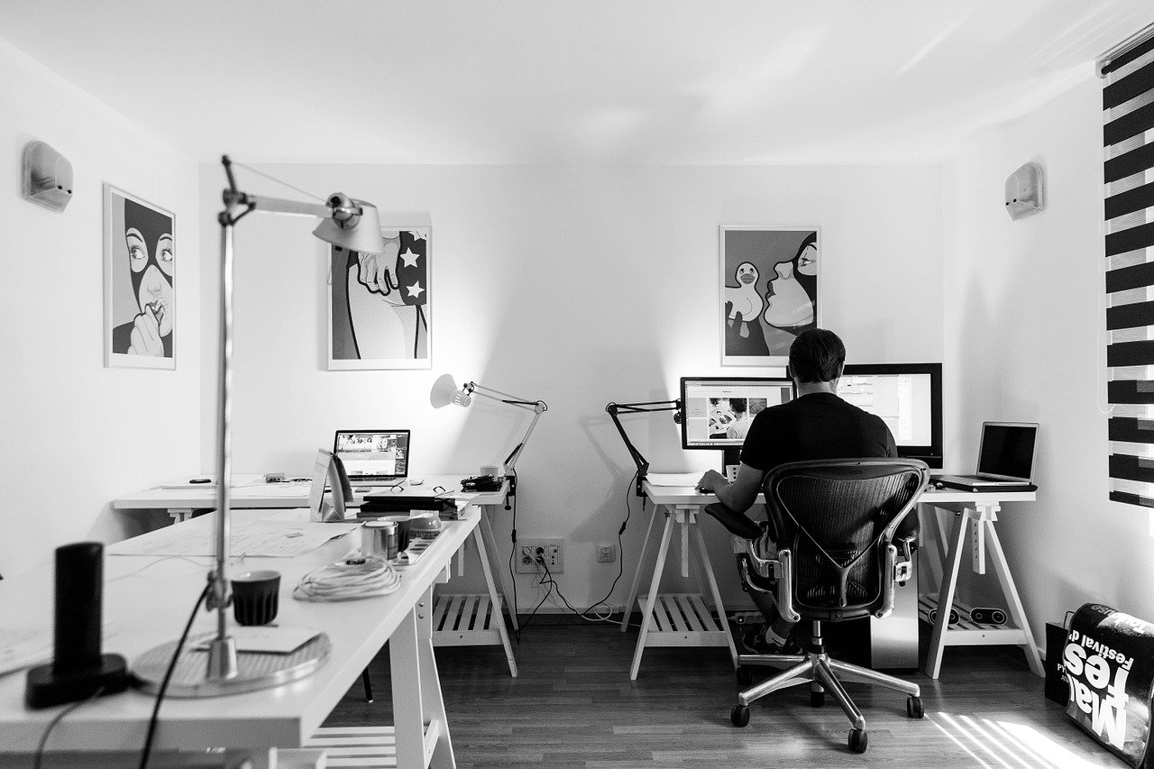 office-932926_1280 (1).jpg