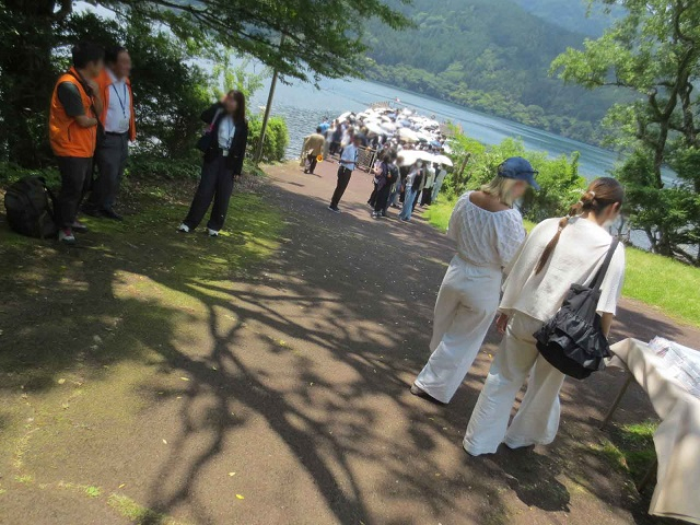 帰りの桟橋人が多い.jpg