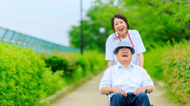 日本人介護パート２.png