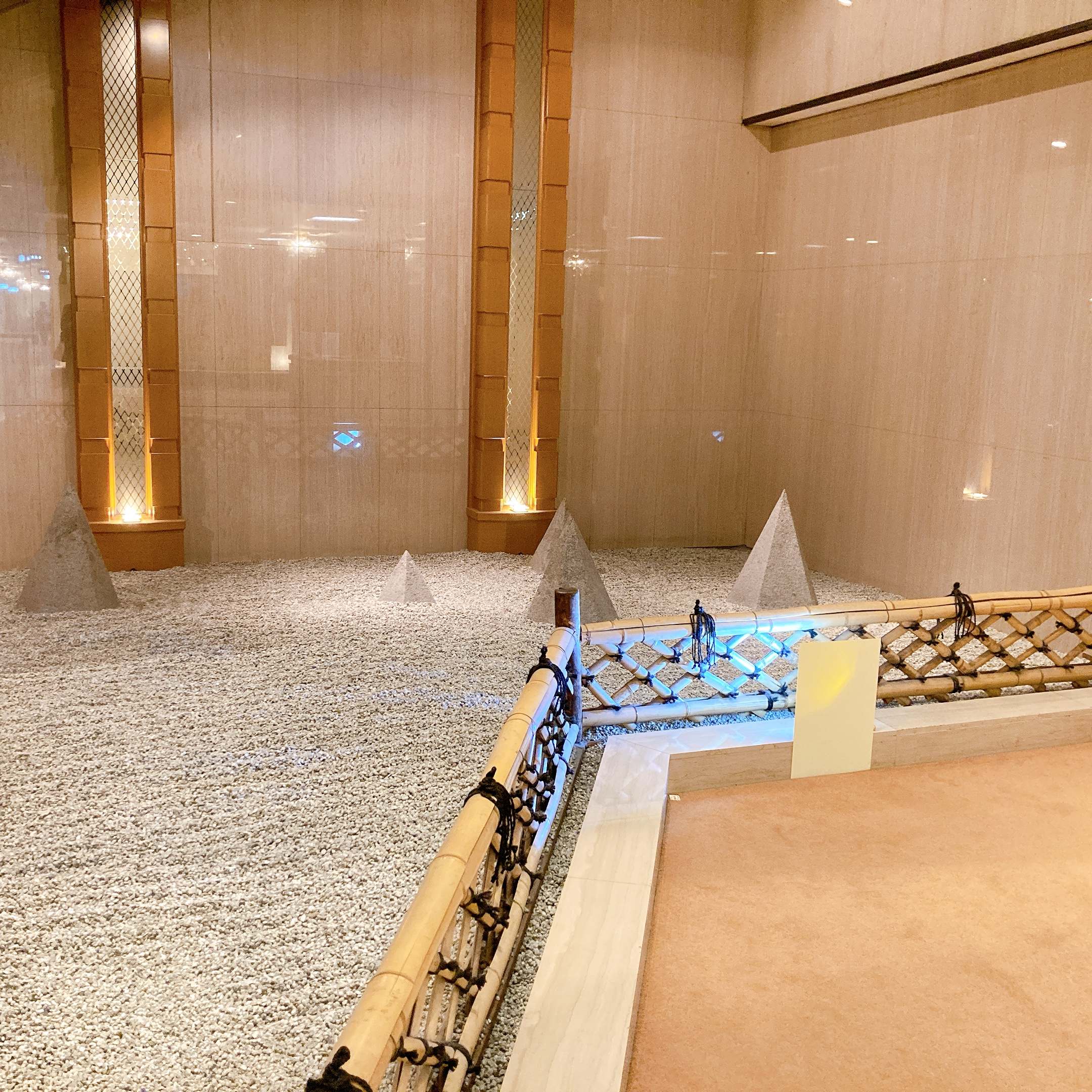 帝国ホテル　枯山水.JPG