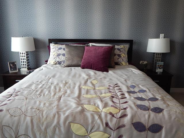 bed-890555_640.jpg