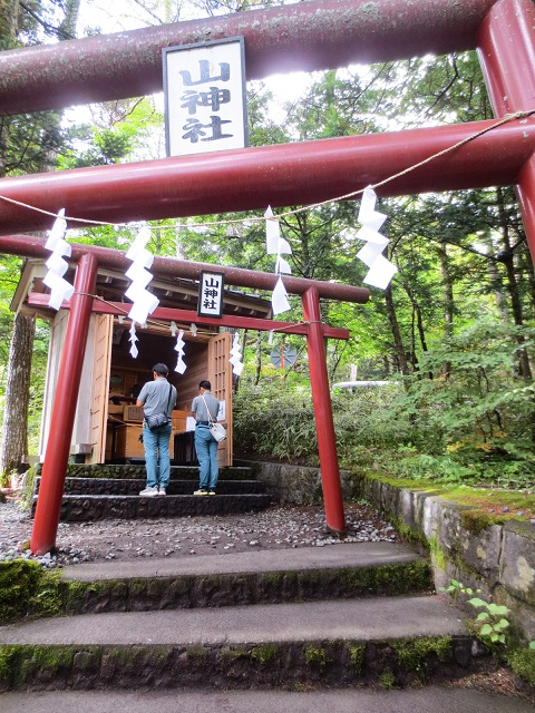ブログ新屋山神社奥宮拝殿.jpg