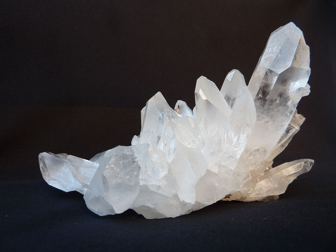 rock-crystal-1603474_1280.jpg