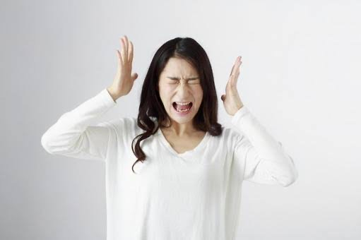 怒っている女性.JPG