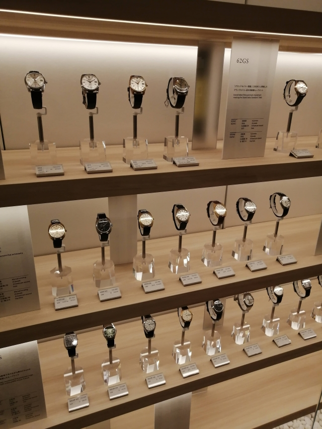 4壁面いっぱいにグランドセイコー640.jpg