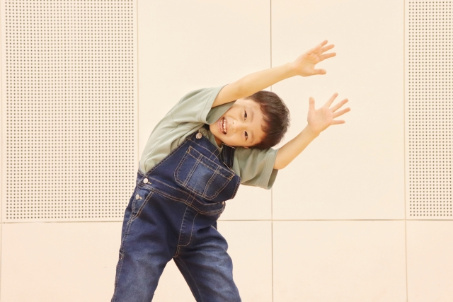 ダンスをする子供.jpg