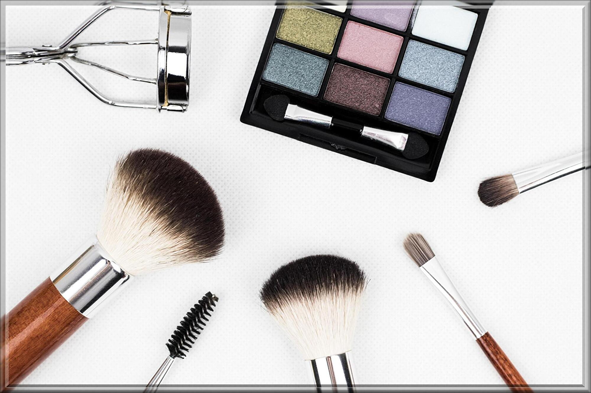makeup-brushes-1761648.jpg