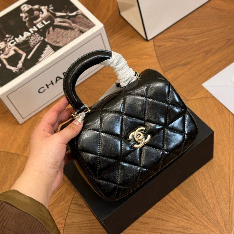 海外セレブたち愛用している「ハイブランドのショルダーバッグ」人気  