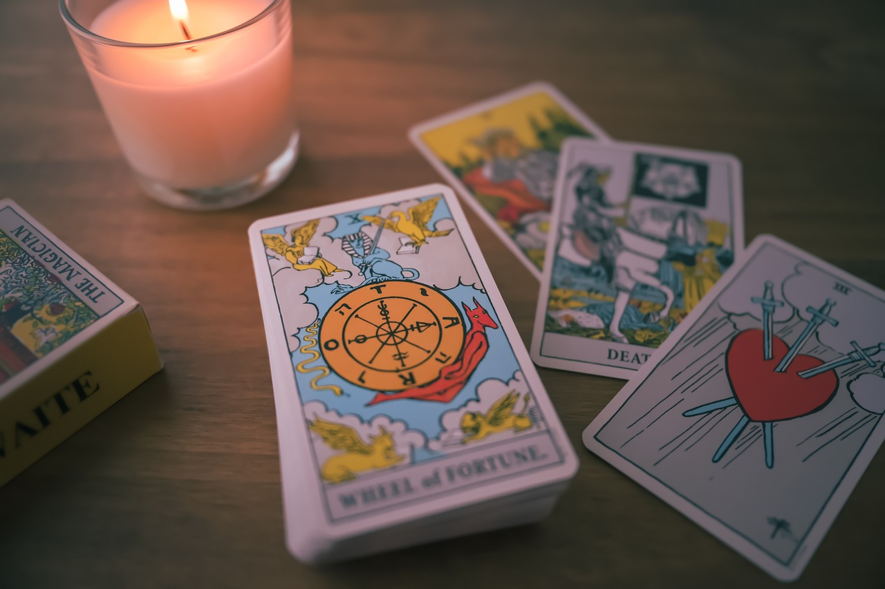 tarot-cards-7395644_1280.jpg