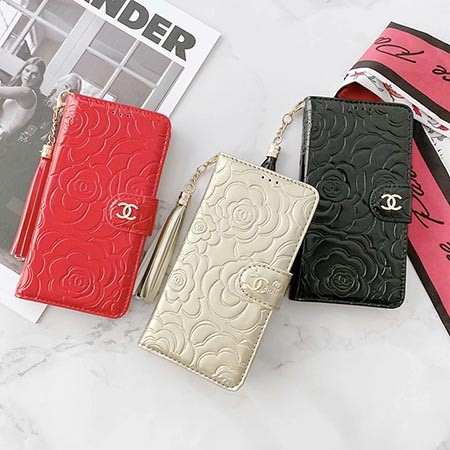 322313-iphone15-chanel-case.jpg