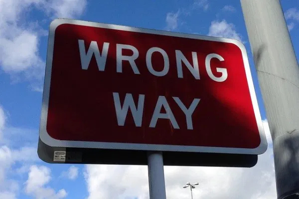 wrong-way-167535_640.jpeg