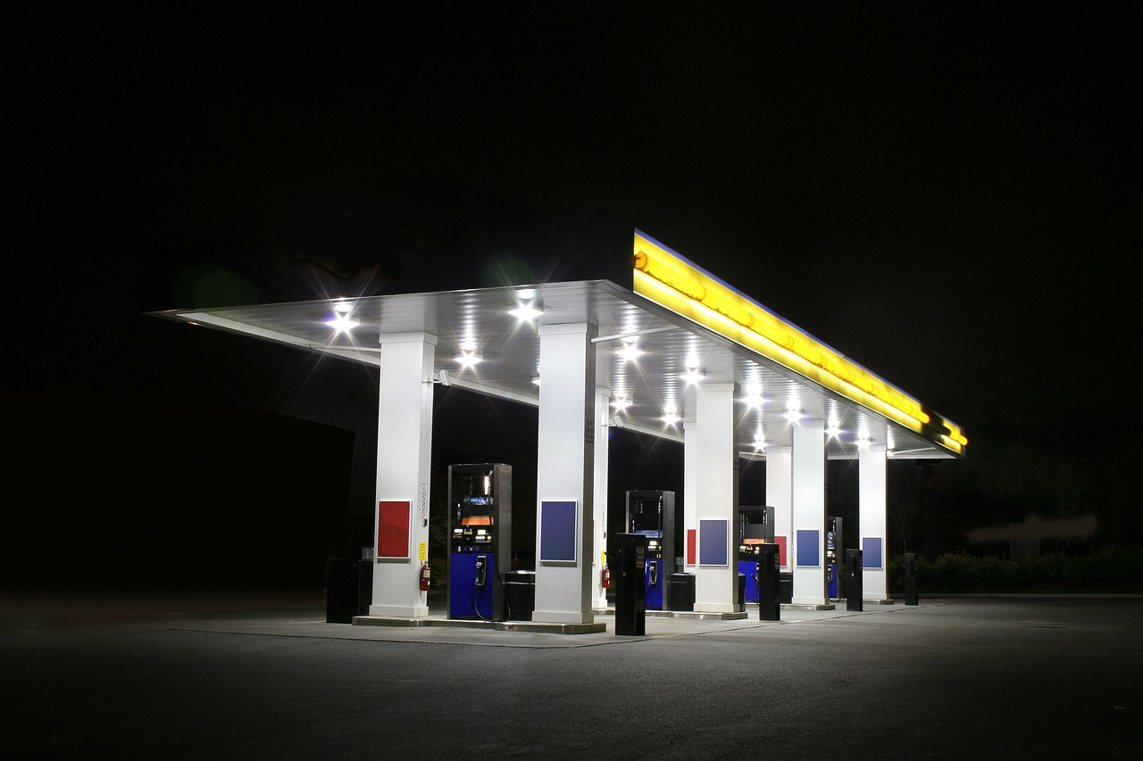 gas-station-2665795_1280.jpg