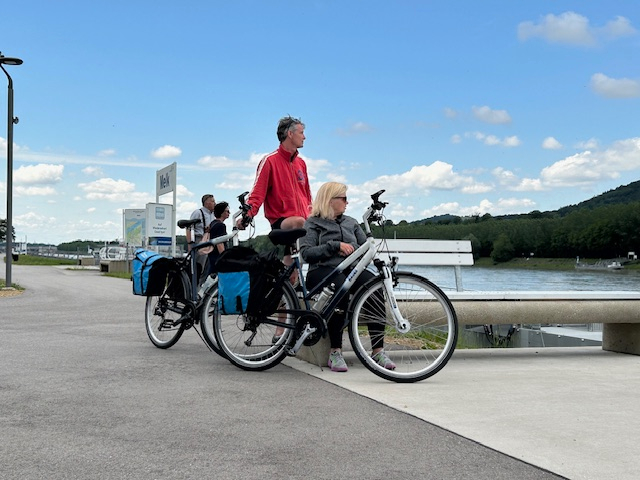 自転車夫婦.jpg