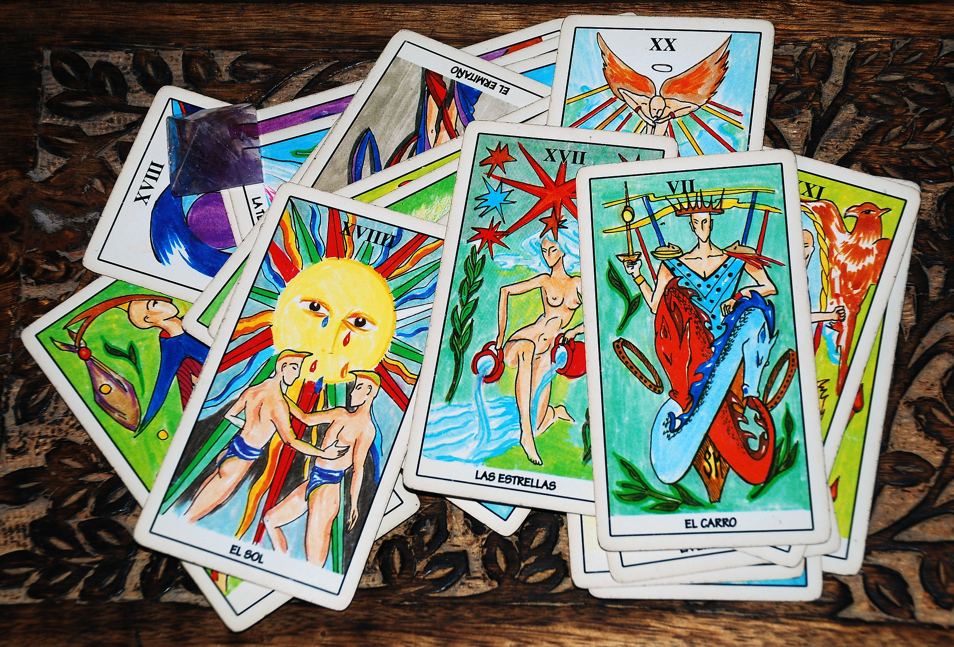 tarot-g6f25e8a5c_1920.jpg
