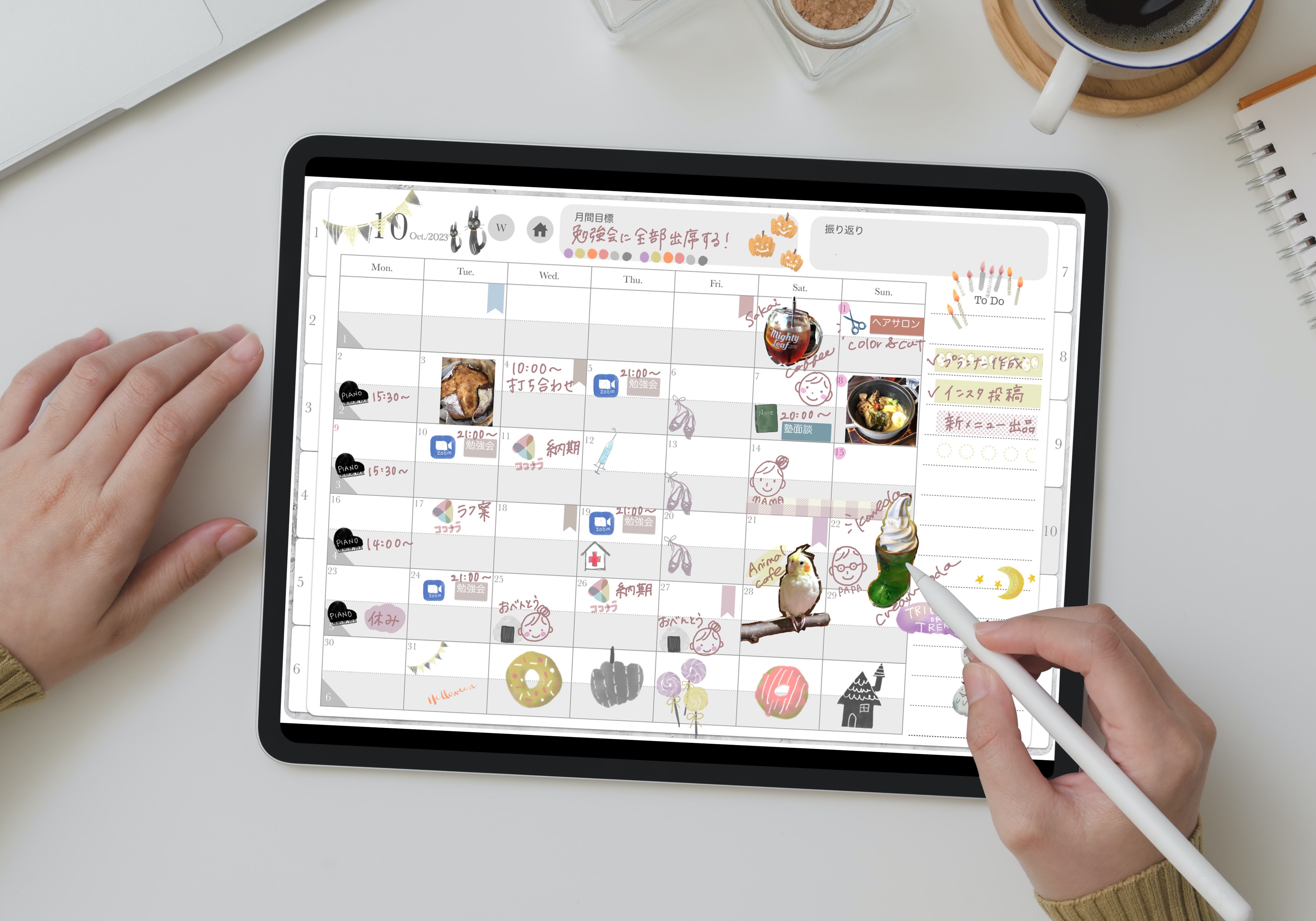 iPad Pro in the hands of a woman_A785B479-19DA-45AC-999F-C4C3963A6D97 2.png