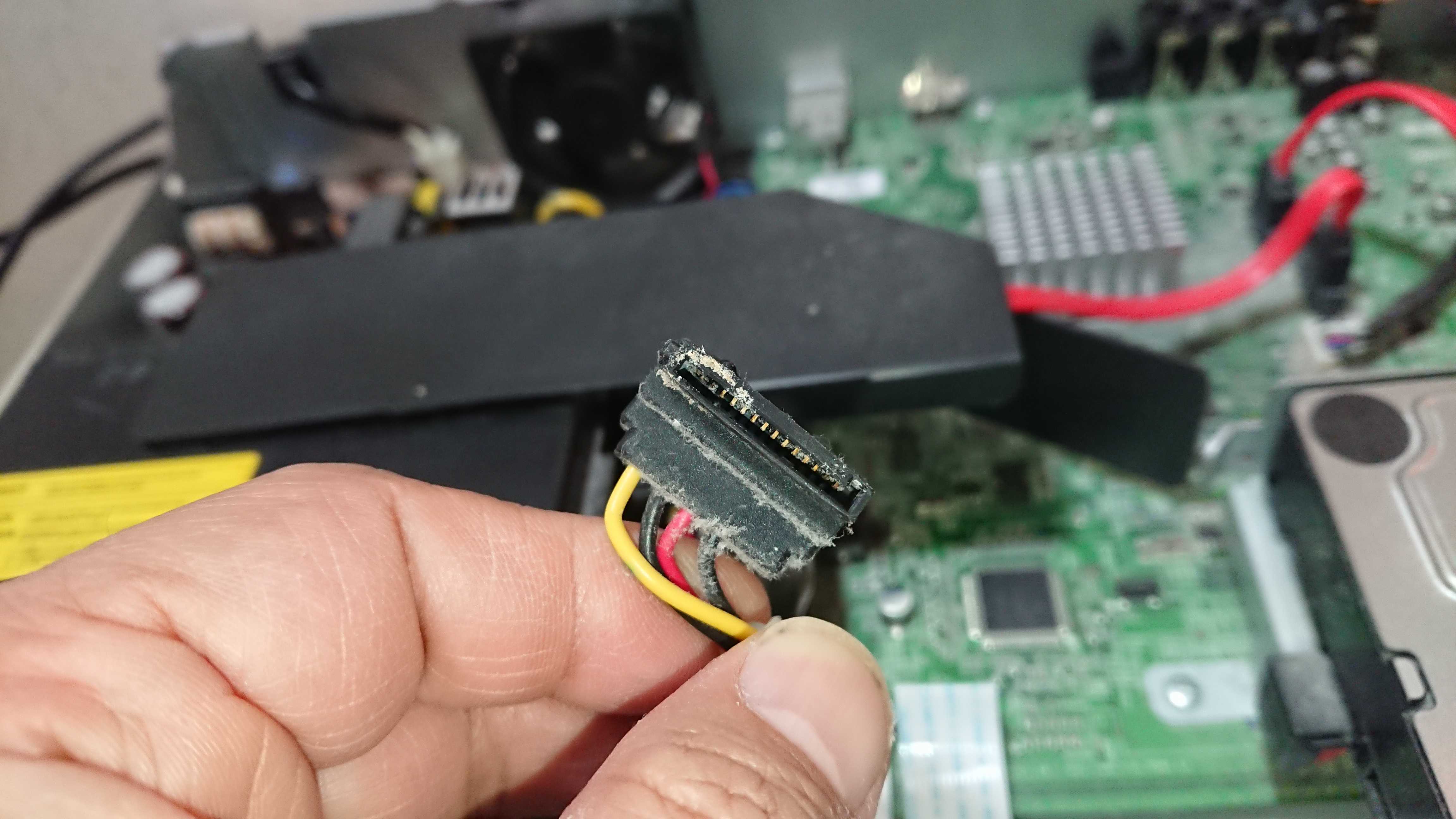 SATA電源コネクタ焼損.JPG