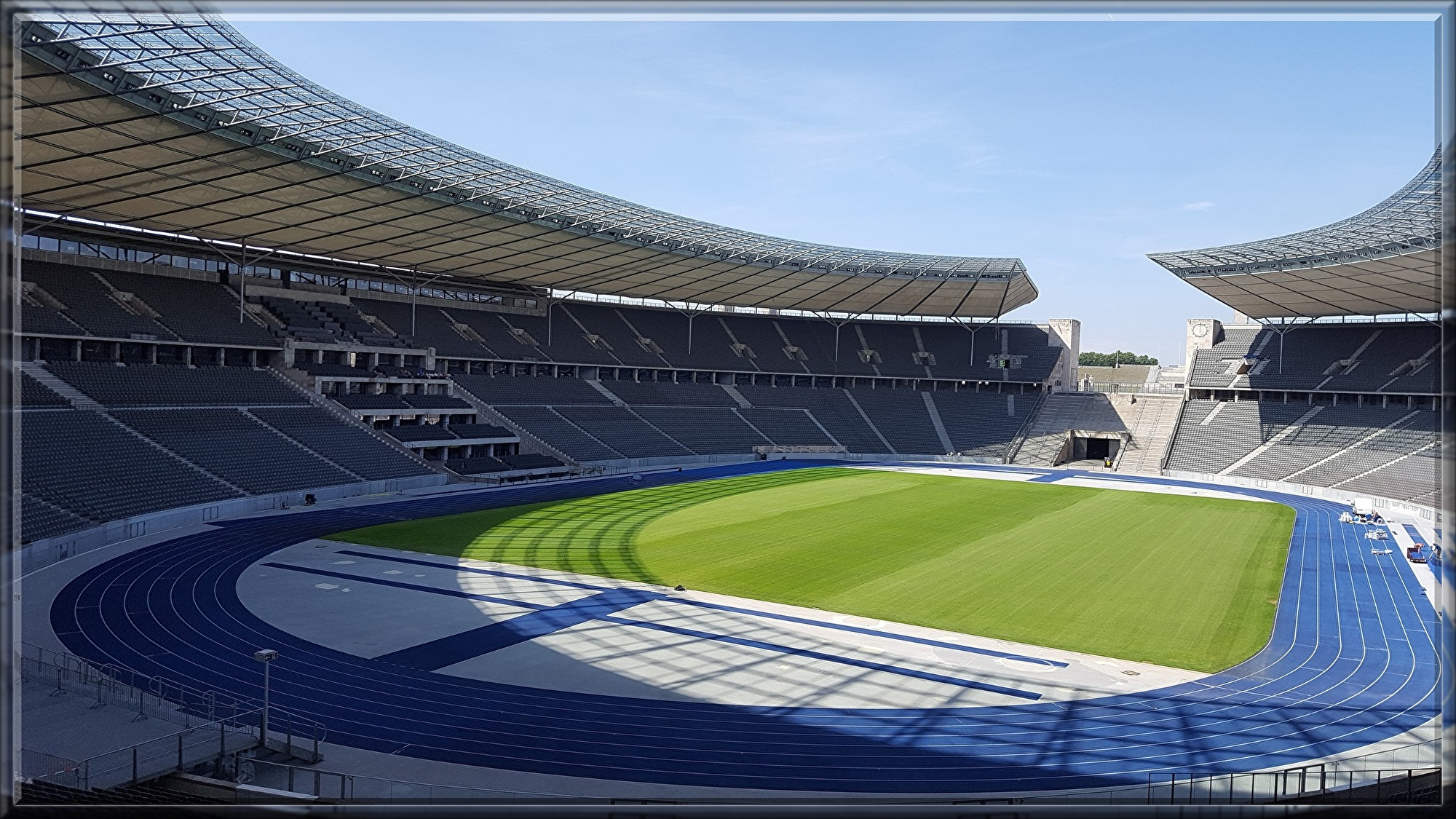 olympic-stadium-2658633.jpg