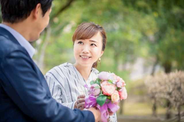 女性　男性　カップル　プロポーズ.jpg