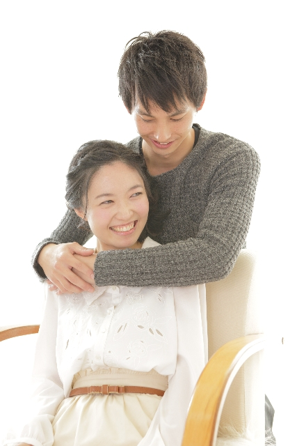 女性　男性　カップル　後ろから.jpg