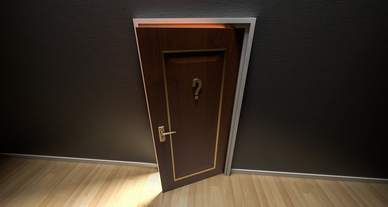 door-g16e250f44_1280.jpg