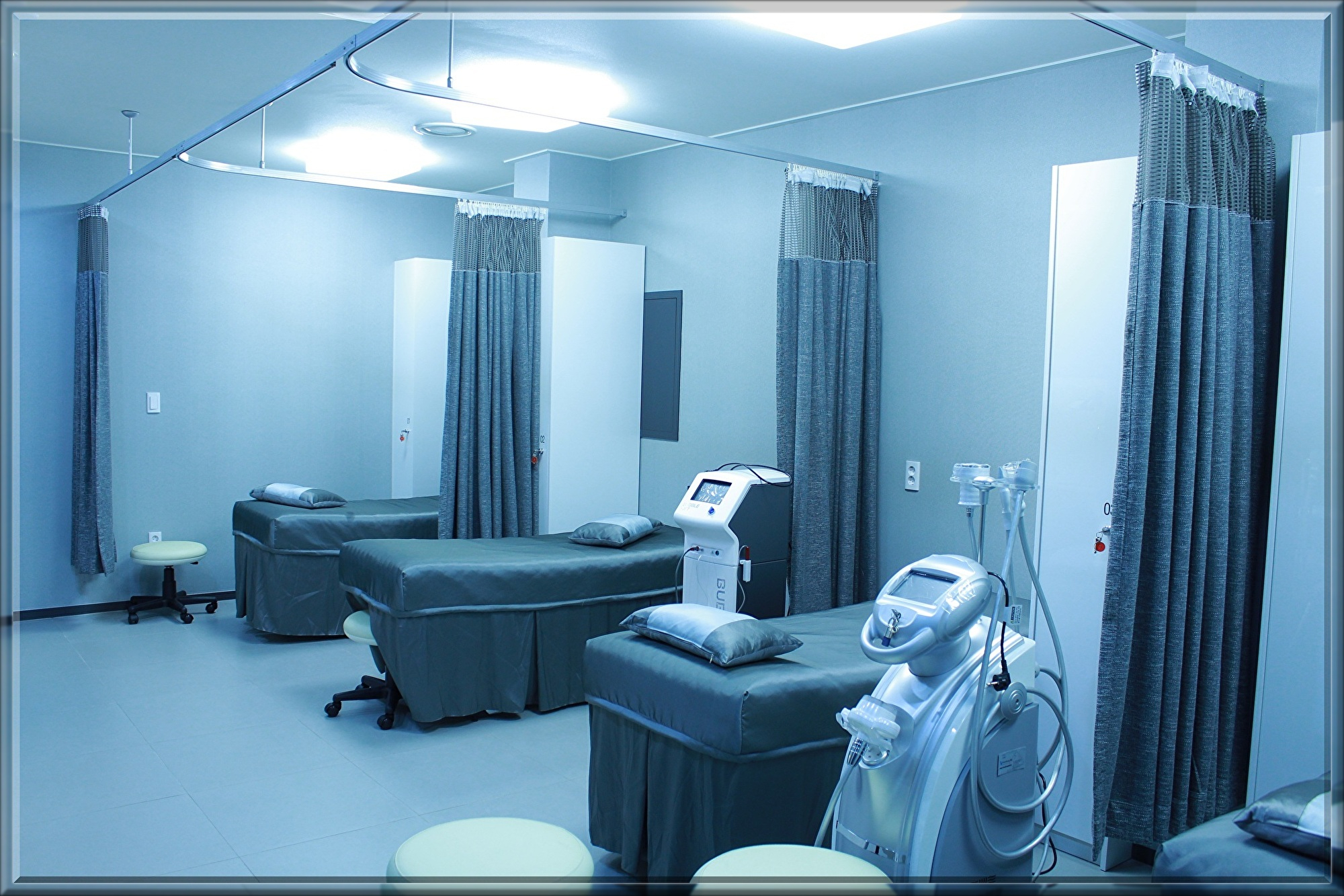 hospital-ward-1338585.jpg
