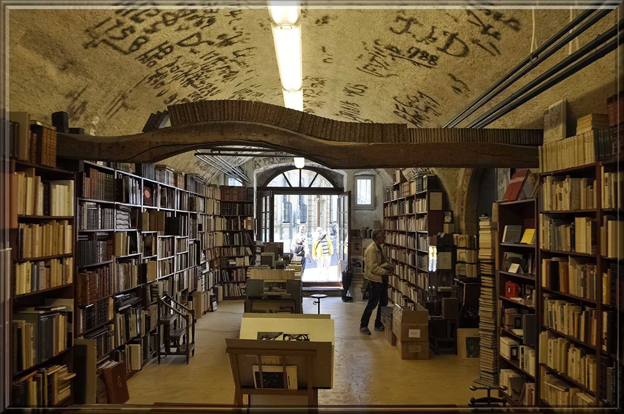 library-934285.jpg