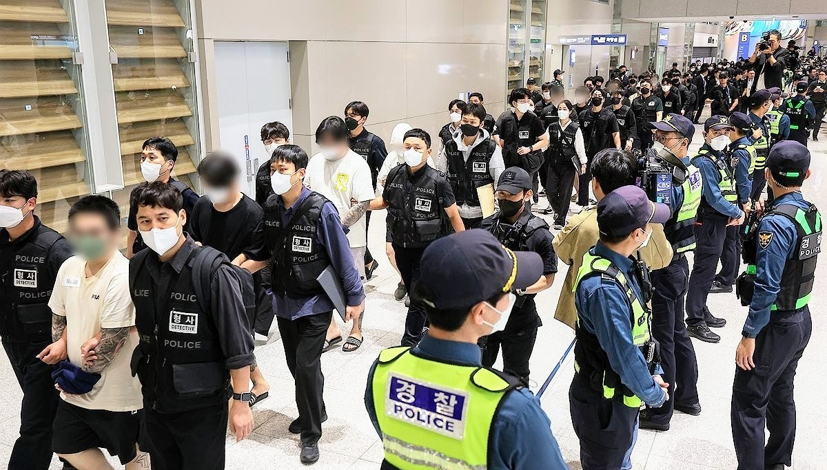 92自柬埔寨被送回境内的犯罪嫌疑人 - コピー.jpg