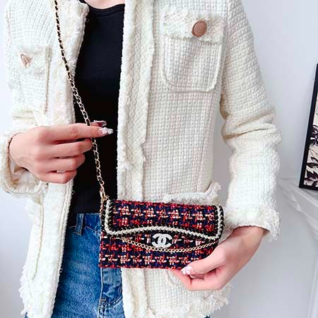 103372-iphone14-plus-chanel-case.jpg