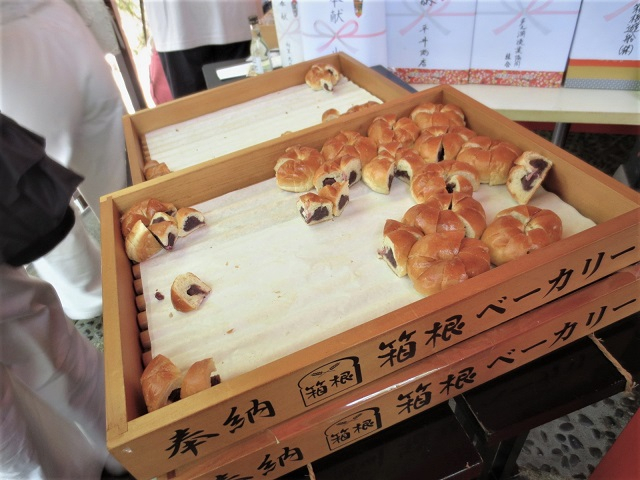 箱根ベーカリーのあんぱん.jpg