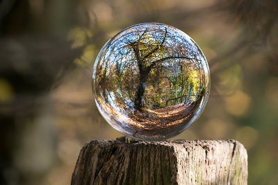 glass-sphere-1813707_640.jpg