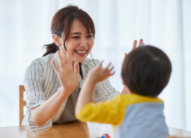 笑顔の母子.png