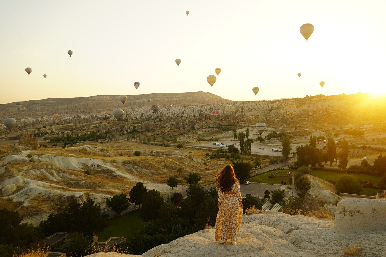 hot-air-balloons-5630493_1280のコピー.jpg