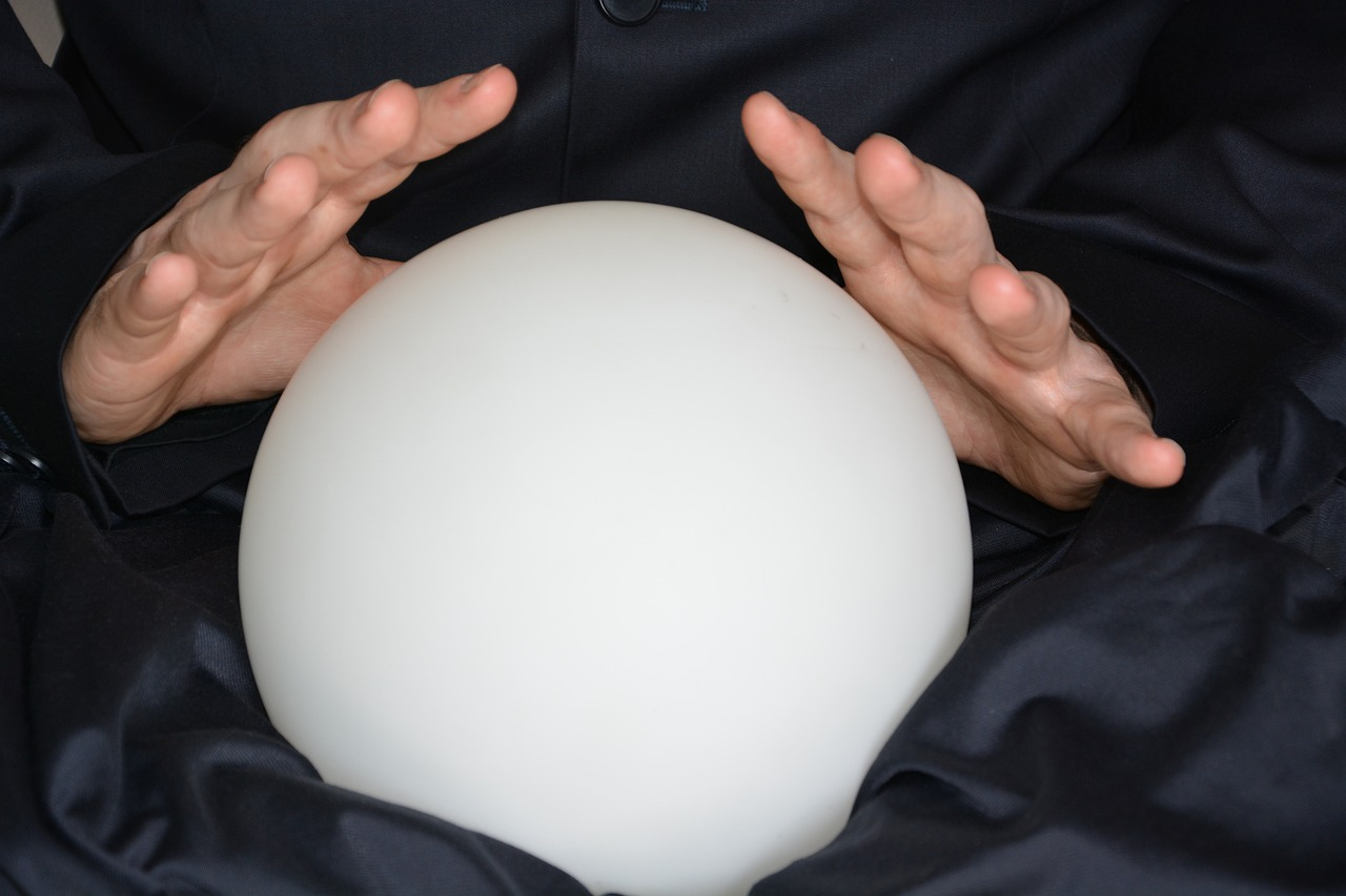 clairvoyant-g641e7c884_1280.jpg