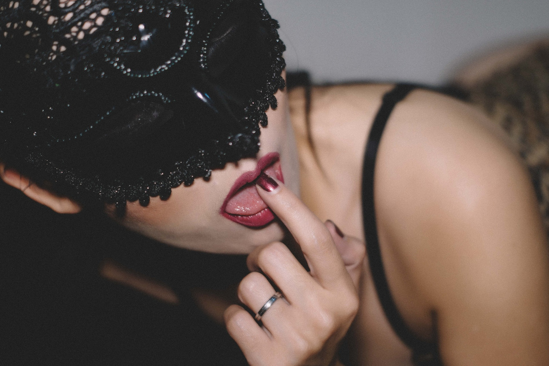 lick-2378544_1920.jpg