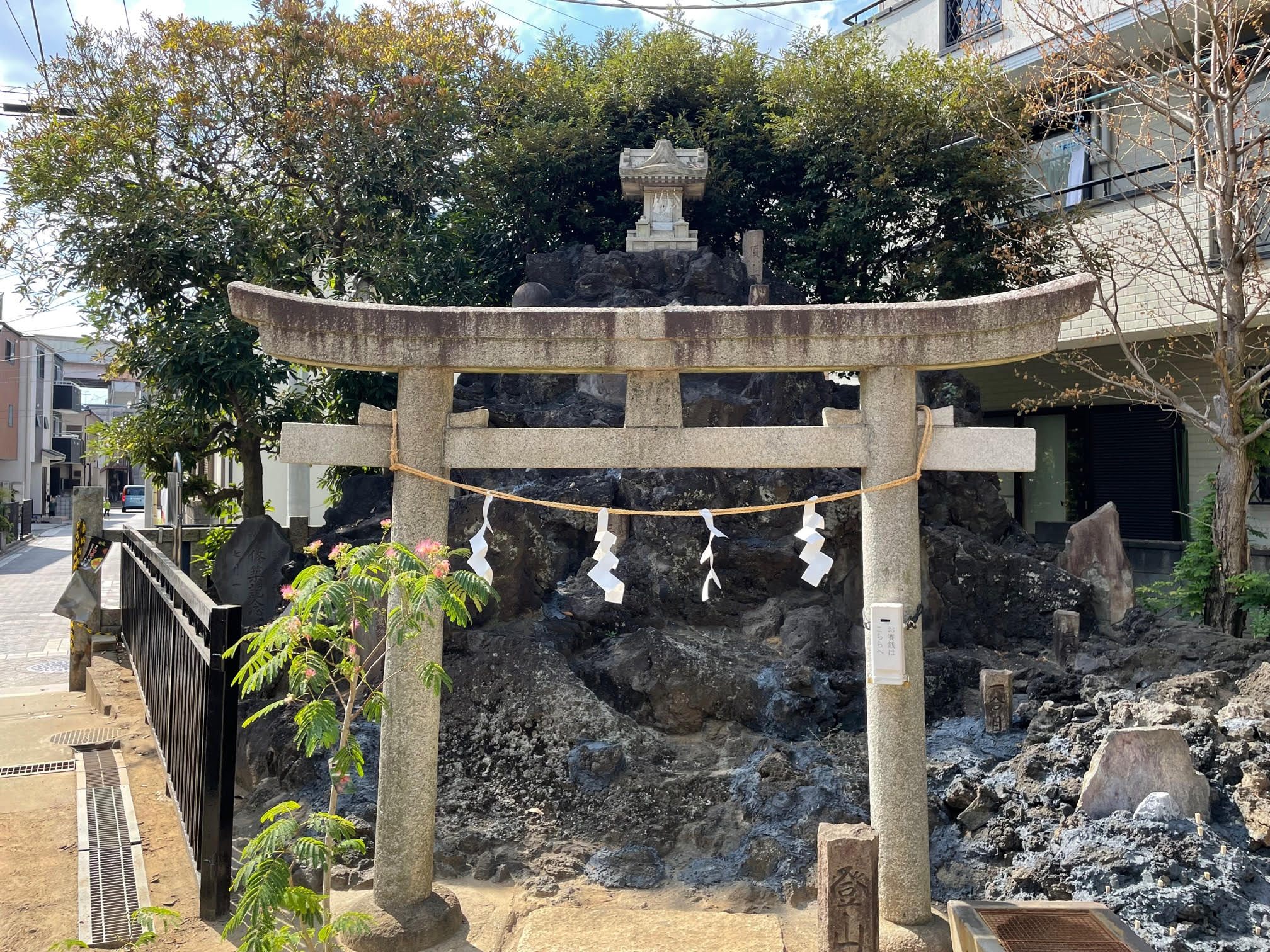 稲荷神社富士塚.jpg