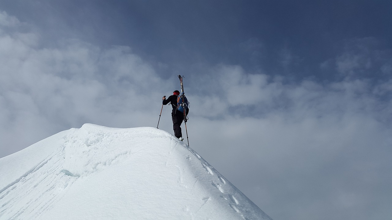 backcountry-skiiing-2289970_1280.jpg