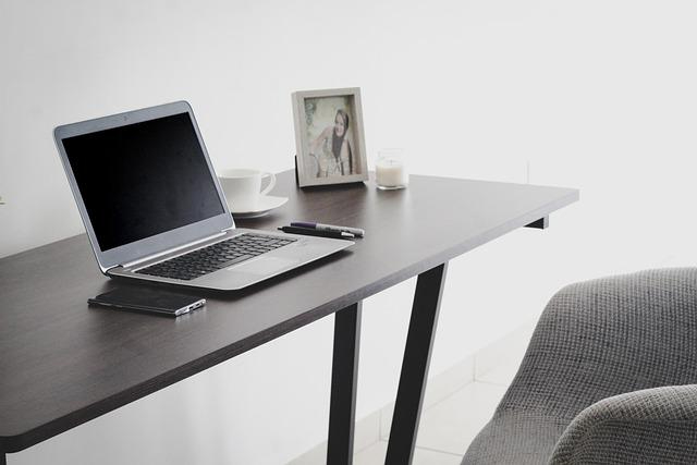 workplace-5517762_640.jpg