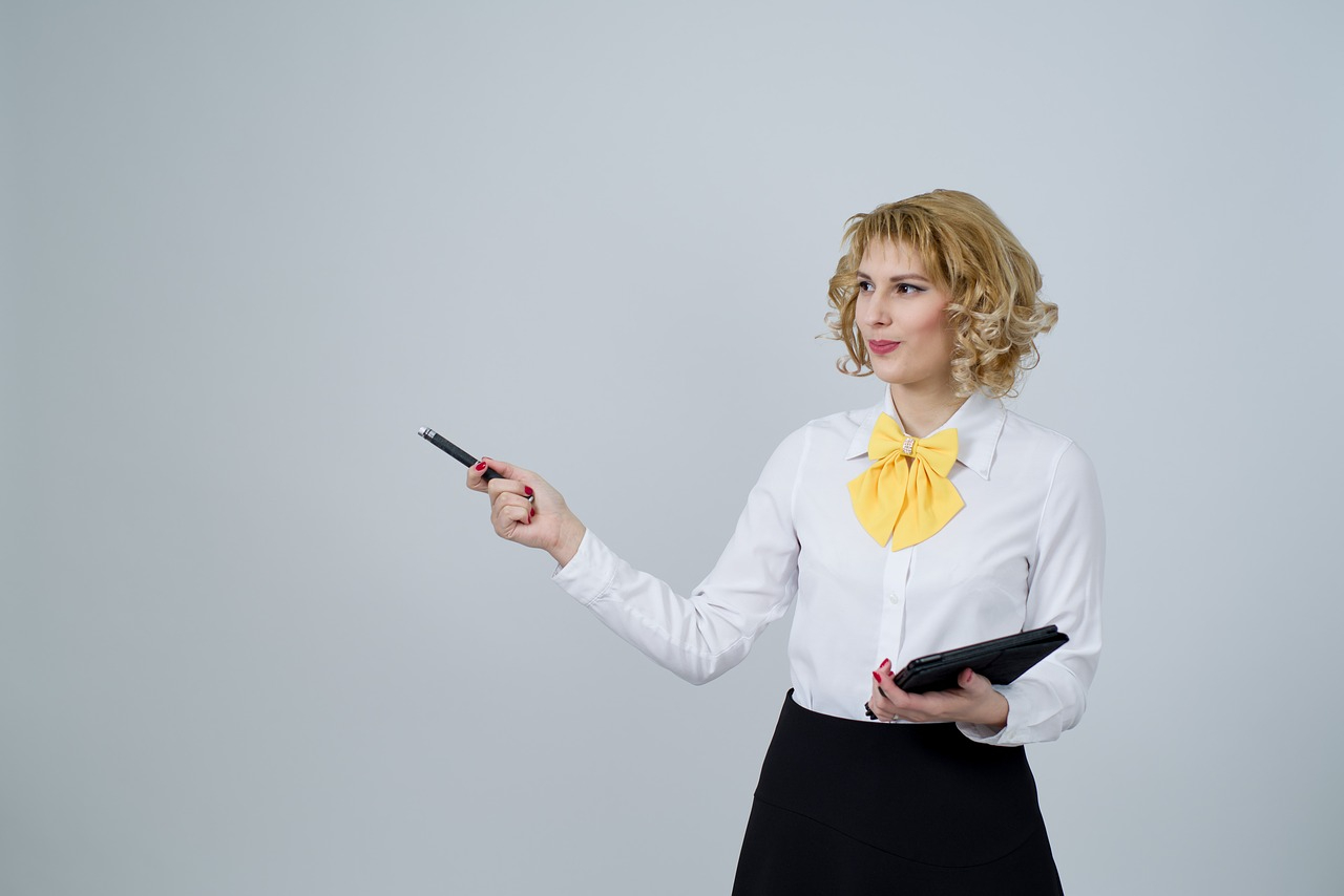 business-woman-g05a76bbce_1280.jpg