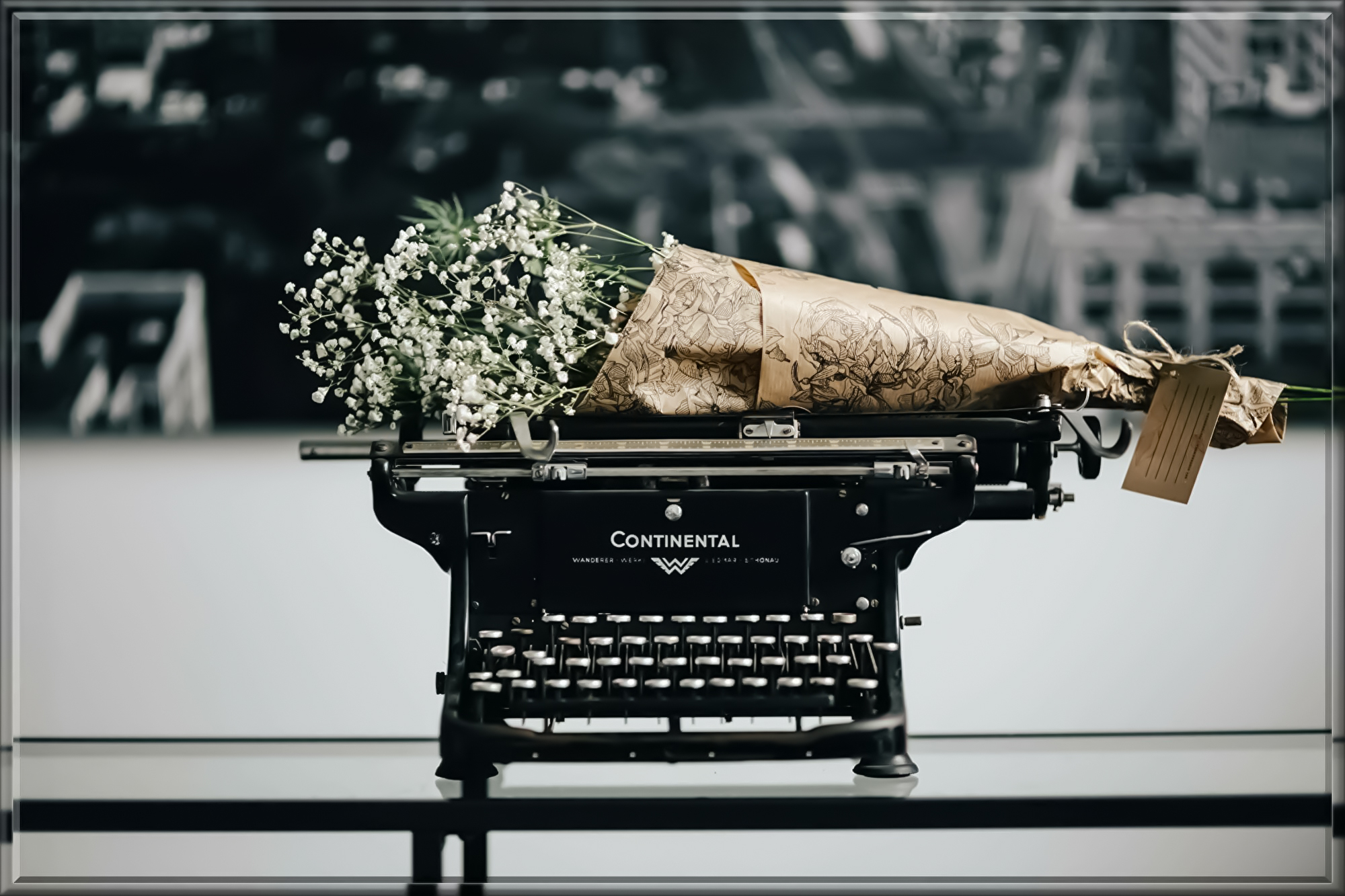 kaboompics_Black vintage typewriter (1).jpg