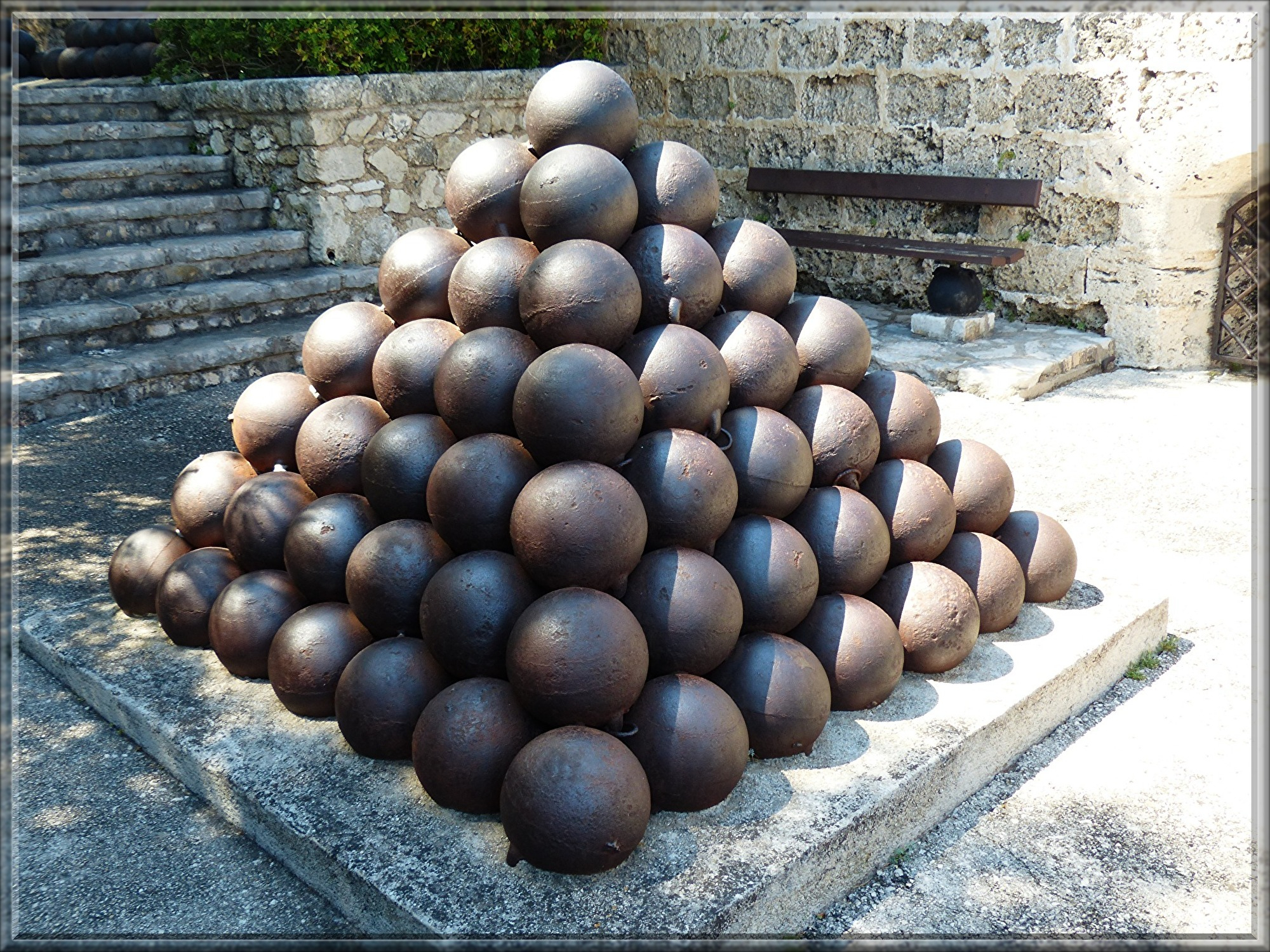 cannonballs-187243.jpg